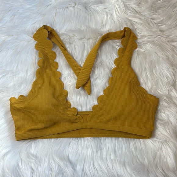 SHEIN mustard scallop bikini - Picture 4 of 4